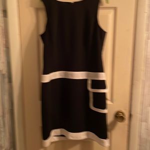 Metro-style dress size 12 never worn. Black and white with one pocket on side